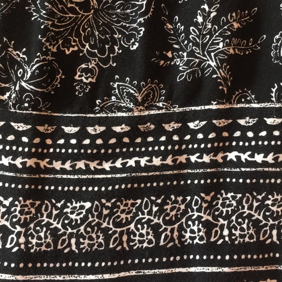 Black and white blouse - Picture 3 of 4